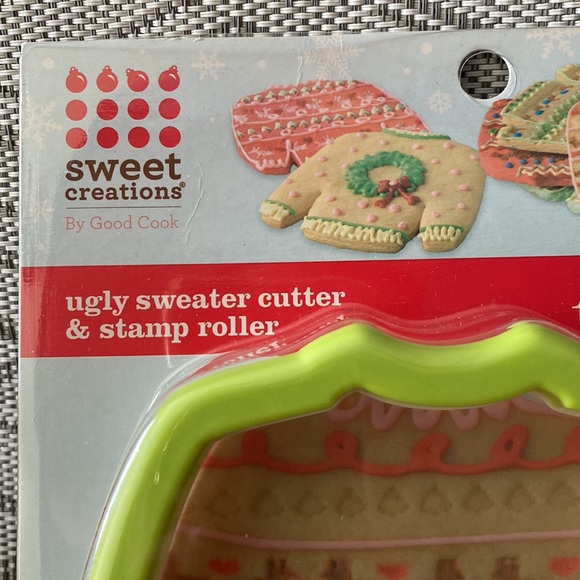 Sweet Creations ugly sweater cookie cutter - Picture 3 of 5